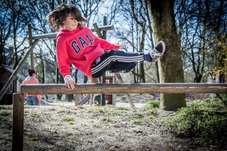 Das Gesundheitsnetz fördert neues Parkour-Angebot für Kinder in städtischen Horten