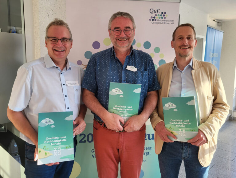 20 Jahre Gesundheitsnetz QuE Nürnberg: Neuer Qualitäts- und Nachhaltigkeitsbericht 2024/25 zeigt Zukunft der ambulanten Versorgung